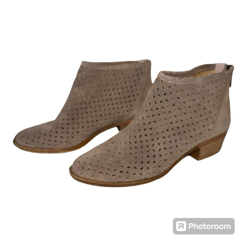 Lucky Brand Laser Cutout Suede Ankle Booties Zippered Back Taupe Sz 7.5